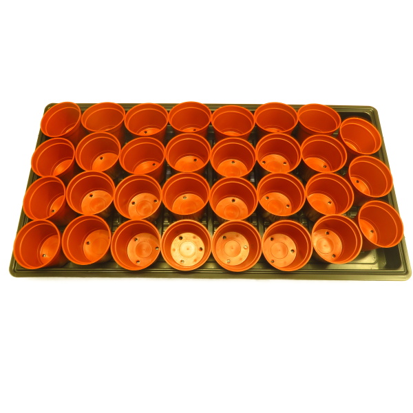 Do čiernej, plastovej misky 60x30 cm, ktorá je tiež v ponuke vojde až 31 ks kvetináčov s priemerom 7,5 cm