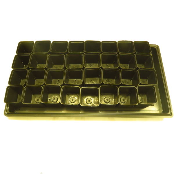 Do čiernej, plastovej misky 60x30 cm, ktorá je tiež v ponuke vojde až 32 ks kvetináčov s rozmerom 7x7 cm